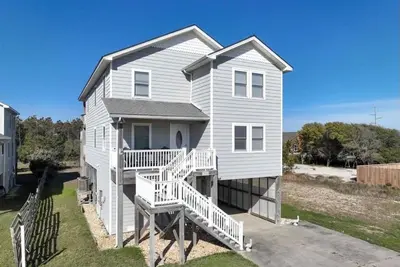 Image de Beachside Breeze! 5 Br 3 Ba beach paradise!