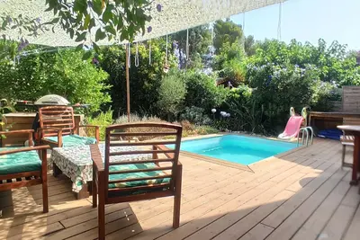 Image de Maison( avec Studio inclus à l'étage) et piscine privative à 6min des plages.