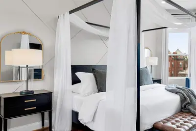 Image de Luxury 4-Br with Free Parking | Steps to Metro