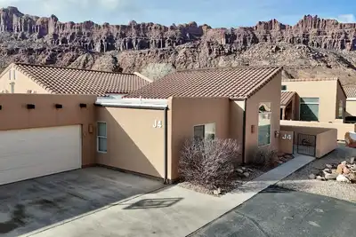 Image de Rim Village I Private Hot Tub I Garage I Pool I Trailer Parking Nearby