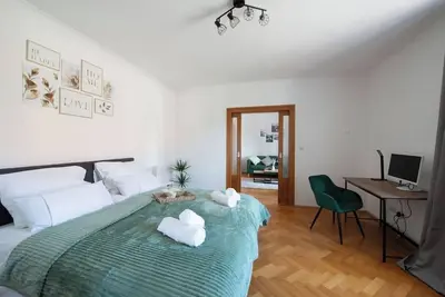 Image de BeSSa Homes Haag 6 Persons 2 bedrooms 3 king-beds + balcony