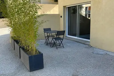 Image de Grand Studio au rdc dans résidence sécurisée, climatisée, terrasse et Barbecue