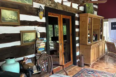 Image de Rustic Log cabin bed and breakfast in Virginia wine country