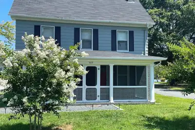 Image de Waterfront property with private boat ramp and new dock!