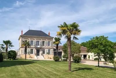 Image de Maison Bourgeoise de caractère au milieu des vignes de Bordeaux