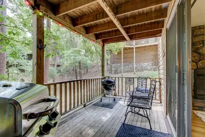 Image de Cozy Pines/12bpc Hosted by Lovr