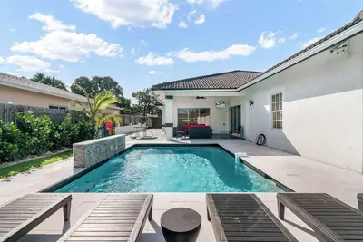 Image de Delray Castle-Minutes to the beach and Atlantic Ave