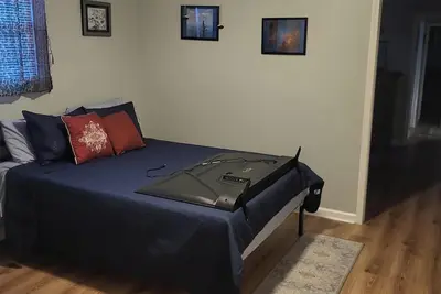 Image de 3 bedroom 2 bath Musicians Village Flat