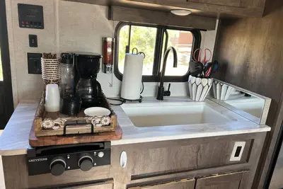 Image de Cozy camper at Rancho de Caballos de Piedre Negra w\/ jacuzzi and more!