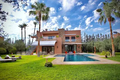 Image de Sublime villa privée à 15 min du centre ville!