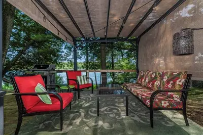 Image de Traverse City Lake Front Cottage15 Min to Downtown Front St. Pet Friendly Grill