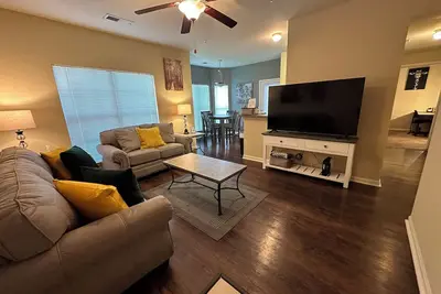 Image de Magnolia Oasis: 2bd\/2ba w\/ Gym, Pool, Bbq Grill