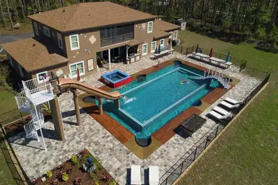 Image de 15 Bedroom Game-Filled Fun House on 10 Acres Near Orlando!