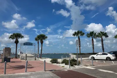 Image de Gulfport's Sun and Moon perfect home for your Winter stay. First time offered.