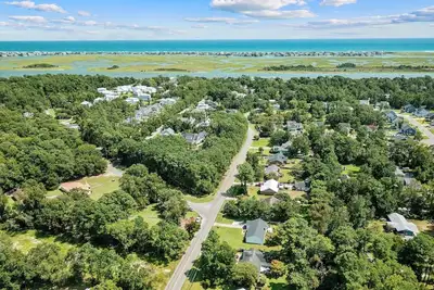 Image de The Pink Flamingo ~ Huge Yard ~ Outdoor Shower ~ Patio\n