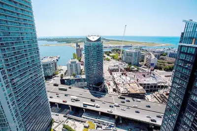 Image de Grandeur 3br City LakeView