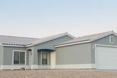 Image de Comfortable 3 bedroom 2 bathroom 2 car garage home