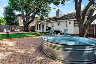 Image de Charming & Bright W/ Lounging Pool