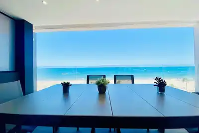 Lujoso Apartamento Frente Al Mar Con Piscina, Parking Y Climatizacion Central