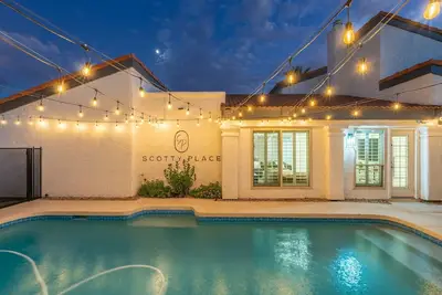 Image de Sleeps 10-Heated Pool-Hot Tub-King Bed-Bbq-5 Mins to Old Town