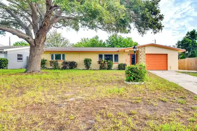 Image de Sunny Seminole Retreat w/ Patio, Near Beaches!