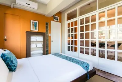 Image de Poblacion Makati Light-Filled Zen Sanctuary Netflx
