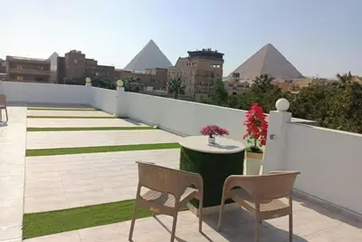 Image de Nefertiti pyramids View