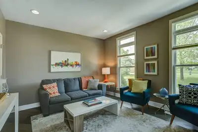 Image de Sleeps 8 | Downtown | Spacious Modern Getaway
