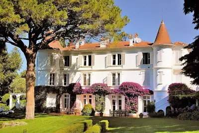 Image de Magnificent Hilltop Chateau With Sea Views, 10 minutes from Cannes Croisette