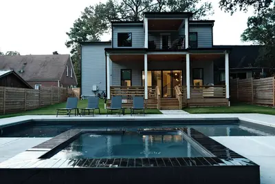 Image de Modern Oasis With Pool and Spa in Heart of Atlanta