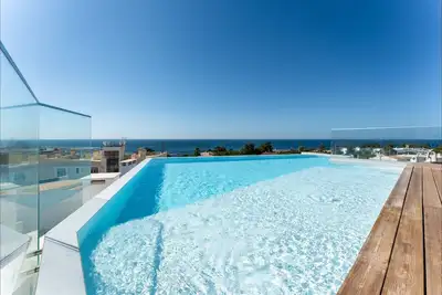 Image de Stunning 3 Bdr Flat W/ Rooftop Pool by LovelyStay