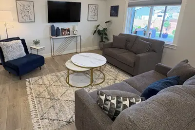 Image de New Modern basement casita with majestic views just 25min to Zion National park