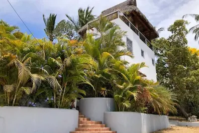 Image de Private, Tranquil Apartment just blocks from town center w/ lush tropical patio