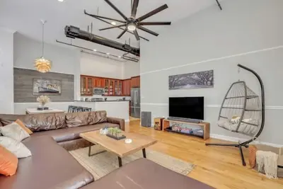 Image de Condo in Historic Downtown Savannah