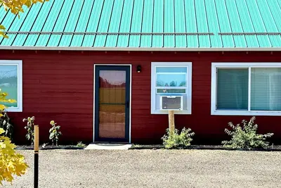 Image de The Bunkhouse at PennyLane! Cozy Barn apt in the country, only 1 mile off I-25.