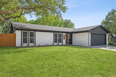 Image de Stylish + Elegantly Renovated 4bd in Bedford\n