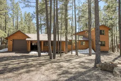 Image de Cabin in the Pines, hot tub, located in the beautiful White Mountains in Pinetop