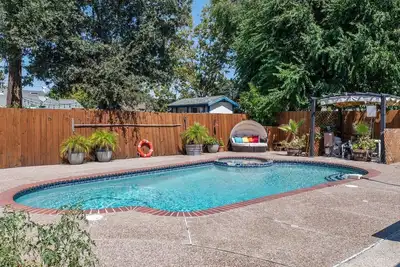 Image de Crawford Poolhouse Near Many Conveniences