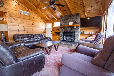 Image de Riverfront | Hot Tub, Fireplace, Kayaks & Tubes