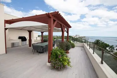 Image de Luxury Oceanview condo-steps from Paradise Island beach, Atlantis Resort & golf