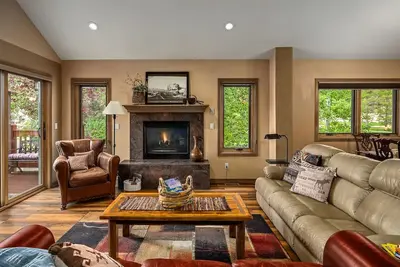 Image de A Ducking Good Time! Hot Tub, Ac, 2nd Living Room, 2 Car Garage
