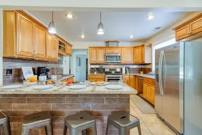 Image de City Location! Modern Downtown Santa Rosa Comfort