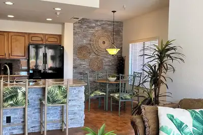 Image de Walk to the Lake Cool Condo
