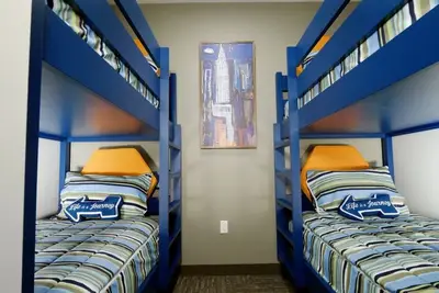 Image de 2 Family King Suites with Bunkroom and Balcony at The Kartrite Resort!