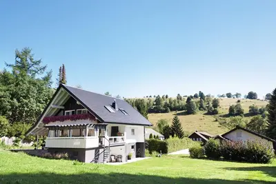 Image de Appartement de vacances 'Schwarzwaldperle' avec vue sur les montagnes, terrasse et Wi-Fi