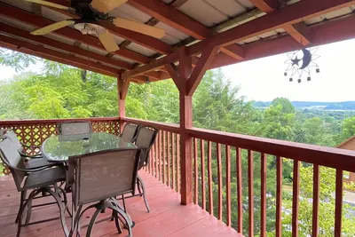 Image de 2br 2ba Cabin Sevierville! Near Dollywood & National Park. Dogs Stay for Extra.