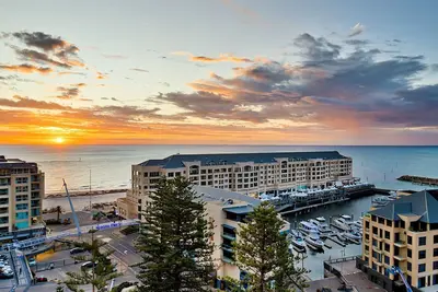 Image de Belle Escapes - Glenelg Skyline Penthouse
