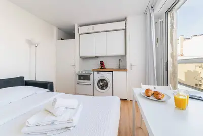 Image de Paris 15ème : Studio avec Balcon et Confort!