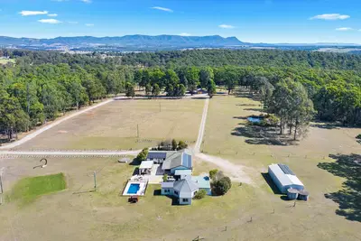 Image de Country Estate in hunter valley with 23 rooms, 2 heated pools, basketball court
