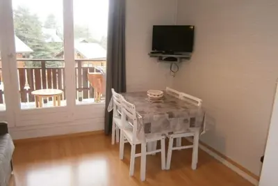 Image de Studio \"Les Fontettes 2\" près des pistes avec balcon et piscine partagée